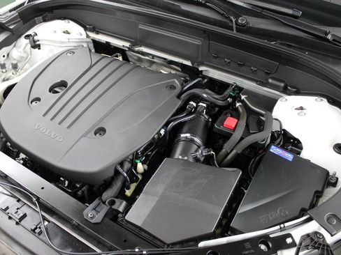 Used 2022 Volvo XC60 B5 Momentum w/ Advanced Package FWD image 45