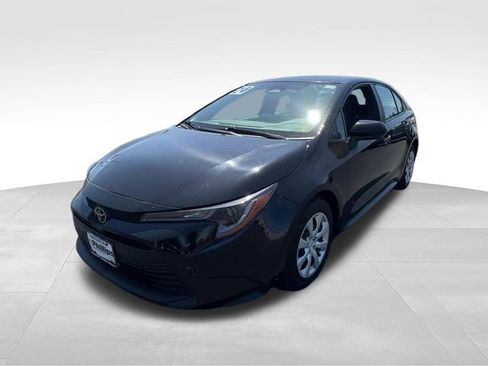 Used 2024 Toyota Corolla LE FWD image 2