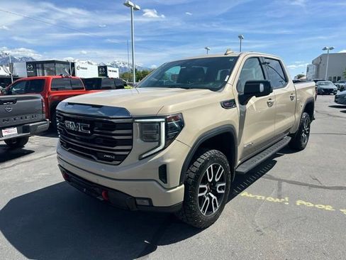 Used 2022 GMC Sierra 1500 AT4 w/ AT4 Premium Package AWD/4WD image 5