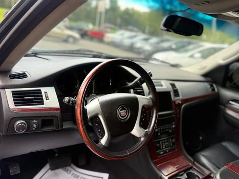 Used 2008 Cadillac Escalade AWD image 10