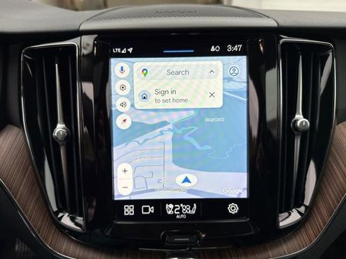 Certified 2023 Volvo XC60 B5 Plus w/ Climate Package image 15