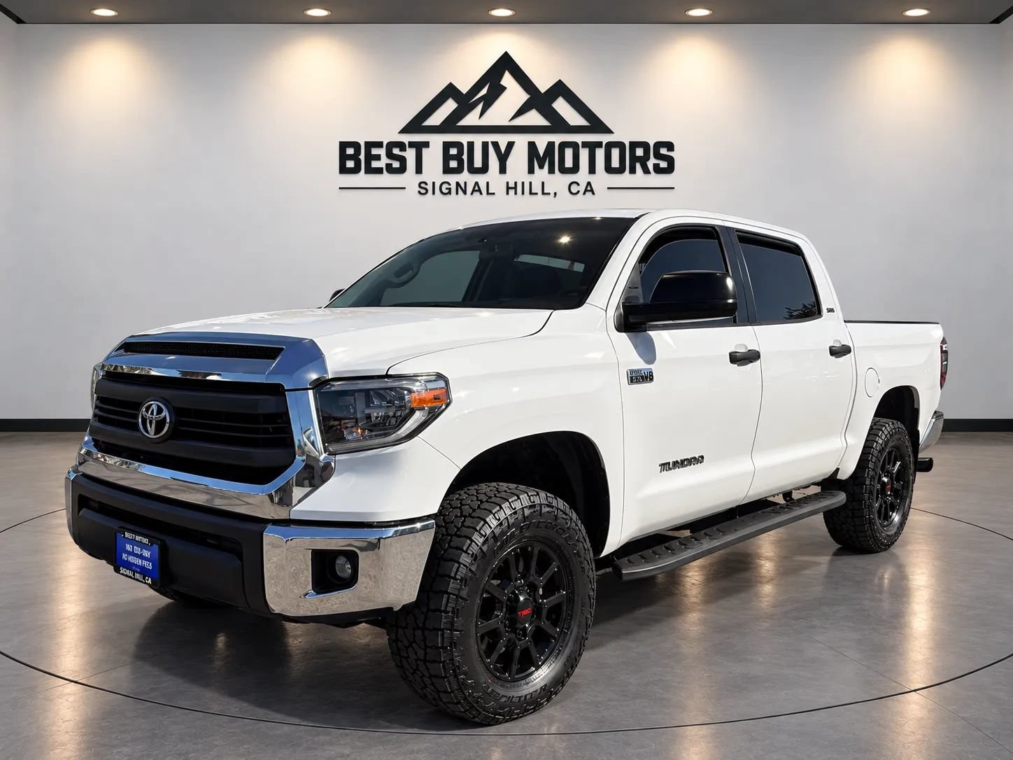 Used 2015 Toyota Tundra SR5 AWD/4WD image 3