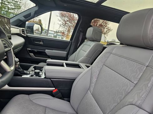 Used 2025 Toyota Tundra Limited image 24