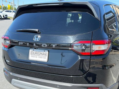 Used 2025 Honda Pilot EX-L image 11