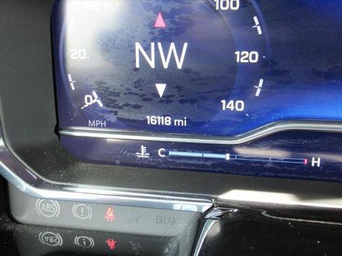 Used 2024 Chevrolet Silverado 1500 LT image 32