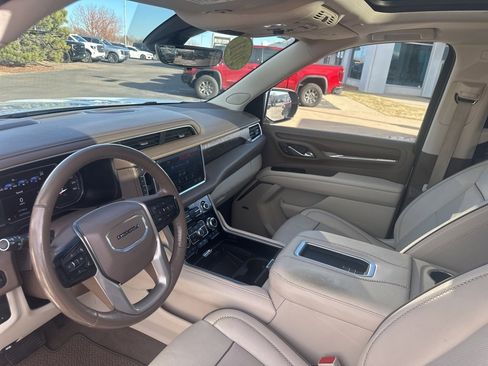 Used 2021 GMC Yukon Denali w/ Denali Premium Package image 14