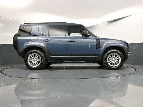 Used 2025 Land Rover Defender 110 S image 28