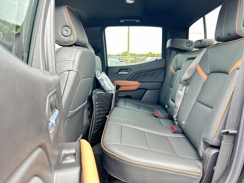 New 2026 GMC Canyon AT4 w/ AT4 Premium Package AWD/4WD image 15