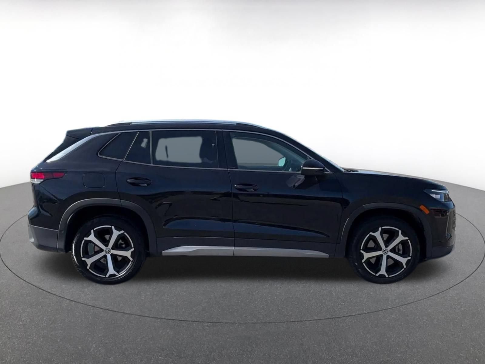Used 2026 Volkswagen Tiguan SE AWD/4WD image 15