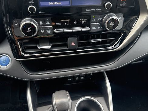 Used 2021 Toyota Highlander XLE image 9