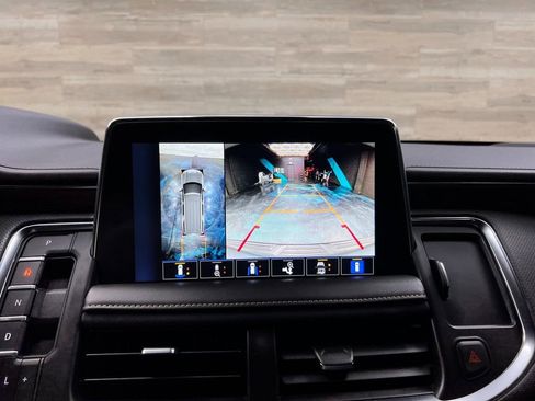 Used 2023 Chevrolet Suburban Premier image 9