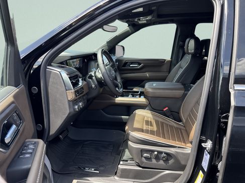 New 2026 GMC Yukon XL Denali Ultimate w/ LPO, Illumination Package AWD/4WD image 13