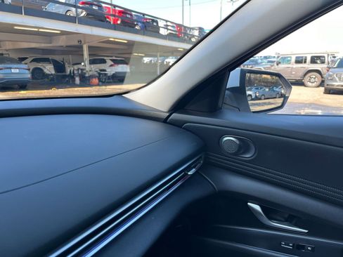 Used 2025 Hyundai Elantra SEL image 35