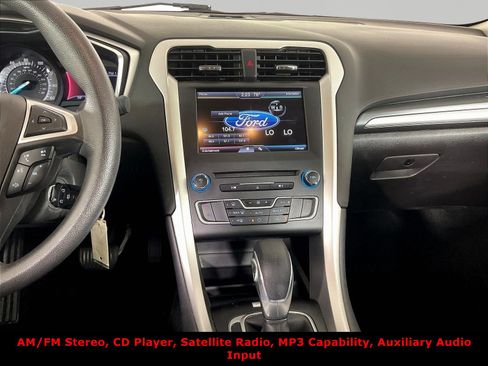 Used 2016 Ford Fusion SE FWD image 9