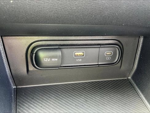 Used 2025 Kia Sportage LX FWD image 16