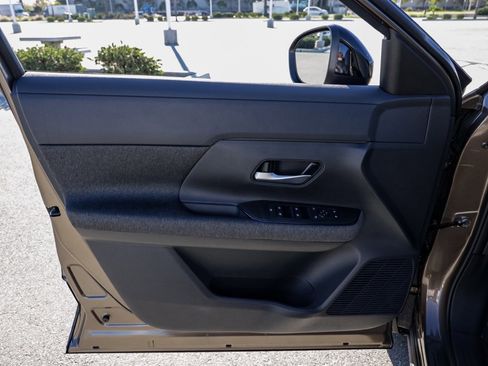 New 2026 Nissan Kicks SV image 13