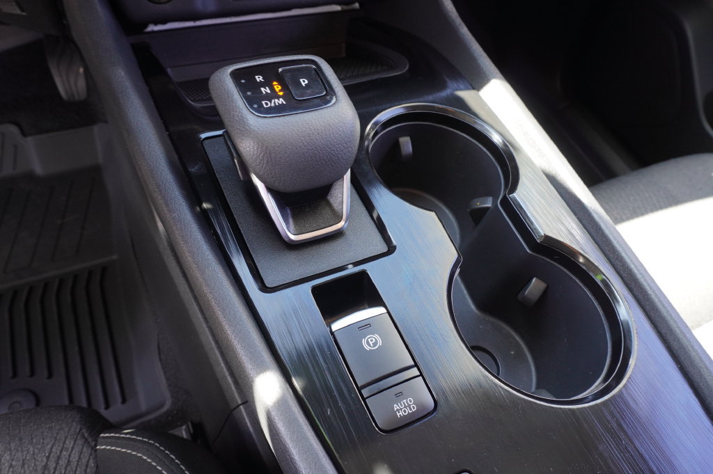 Certified 2025 Nissan Rogue SV FWD image 18