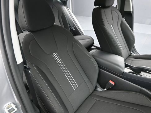 Used 2023 Hyundai Elantra SEL w/ Preferred Accessory Package FWD image 10