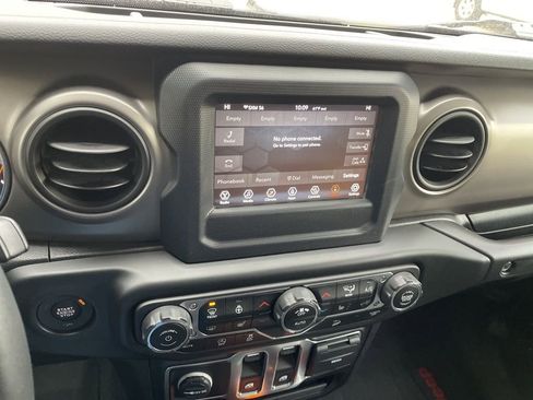 Used 2020 Jeep Wrangler Sport AWD/4WD image 18