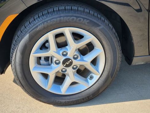 Certified 2025 Kia Soul LX w/ LX Technology Package FWD image 12