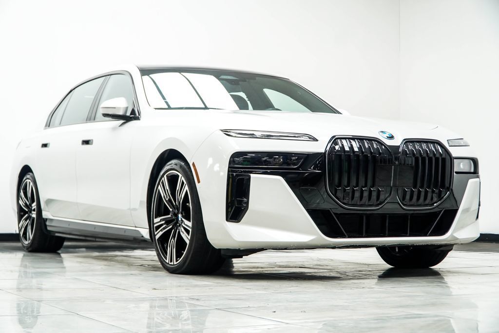 Used 2025 BMW 750e xDrive w/ Executive Package AWD/4WD image 5