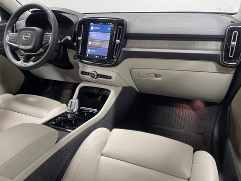 Used 2025 Volvo XC40 B5 Plus w/ Protection Package Premier image 28