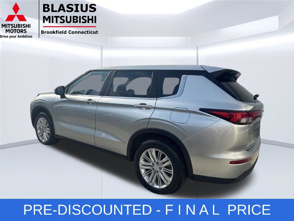 Used 2025 Mitsubishi Outlander ES AWD/4WD image 4