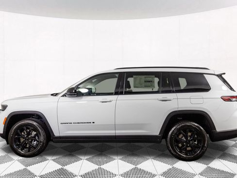 New 2025 Jeep Grand Cherokee L Altitude image 11