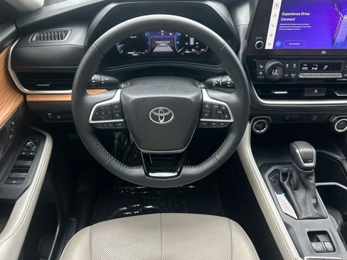 Used 2025 Toyota Grand Highlander AWD image 14