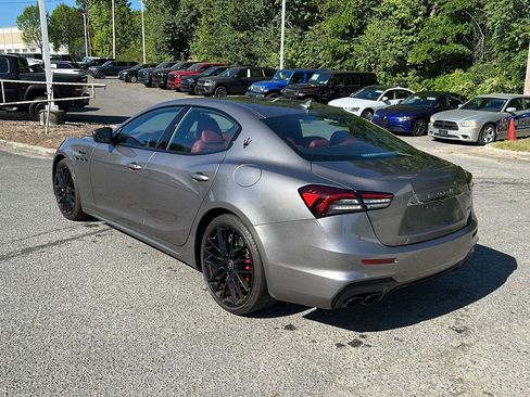 Used 2022 Maserati Ghibli Modena RWD image 3