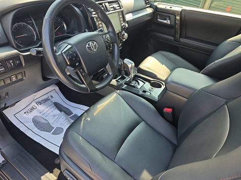 Certified 2024 Toyota 4Runner TRD Off-Road Premium w/ Moonroof Package AWD/4WD image 12