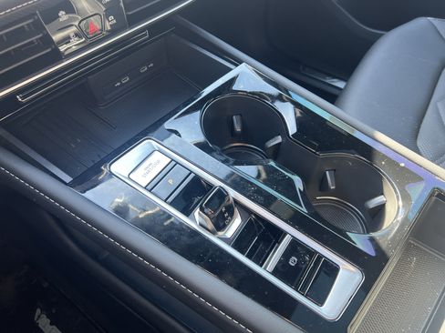 Certified 2025 Volkswagen Atlas Cross Sport SE w/ Panoramic Sunroof Package image 24