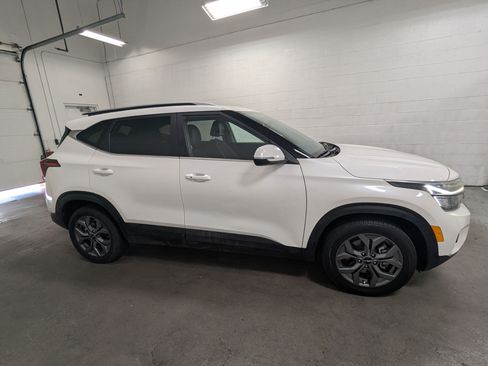 Used 2024 Kia Seltos S AWD/4WD image 3