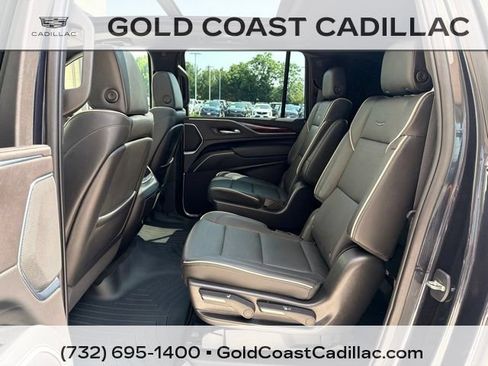 Used 2023 Cadillac Escalade ESV Premium Luxury AWD/4WD image 18
