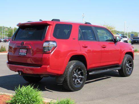 Used 2021 Toyota 4Runner SR5 Premium w/ Moonroof Package AWD/4WD image 6
