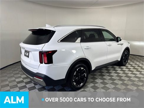 Used 2024 Kia Sorento S image 5