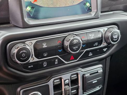 Used 2021 Jeep Gladiator Sport AWD/4WD image 28
