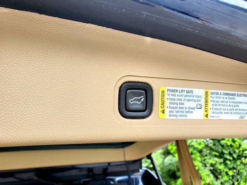 Used 2007 Chevrolet Suburban LTZ w/ LTZ Preferred Equipment Group image 10