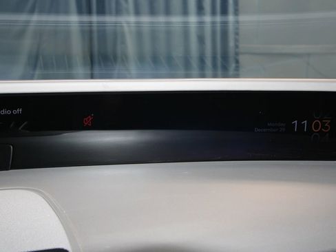 Used 2025 Lincoln Nautilus Premier image 16