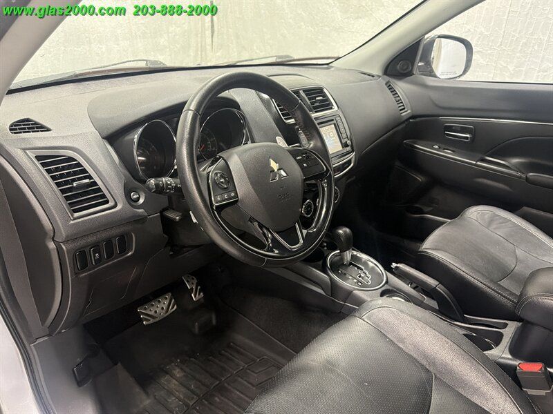 Used 2017 Mitsubishi Outlander Sport SEL AWD/4WD image 3
