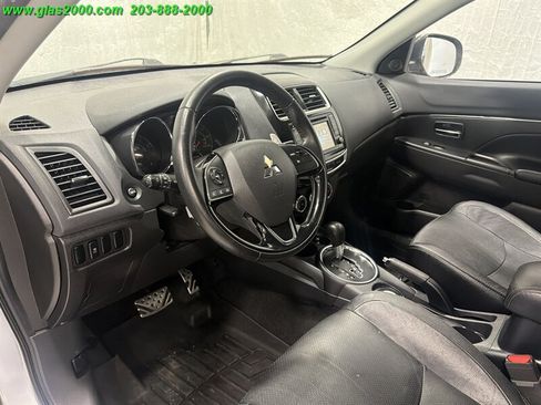 Used 2017 Mitsubishi Outlander Sport SEL AWD/4WD image 3