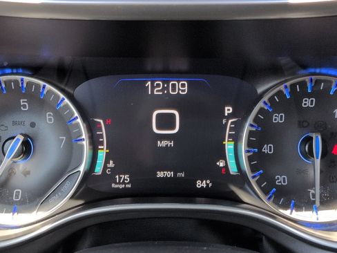 Used 2021 Chrysler Pacifica Touring-L w/ Premium & Safety Sphere Group FWD image 30