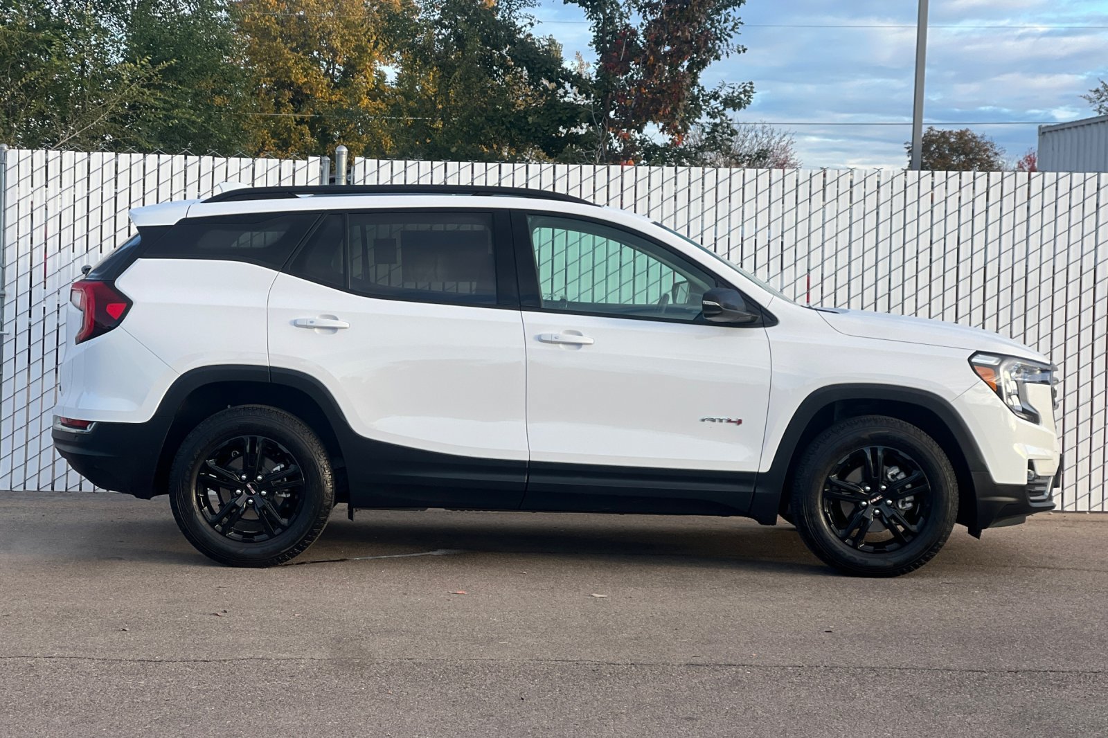 Used 2024 GMC Terrain AT4 w/ Infotainment Package II AWD/4WD image 3