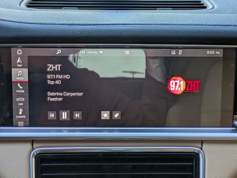 Used 2018 Porsche Panamera image 16