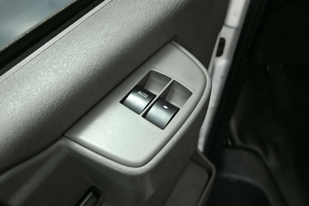 Used 2016 Chevrolet Express 2500 RWD image 15