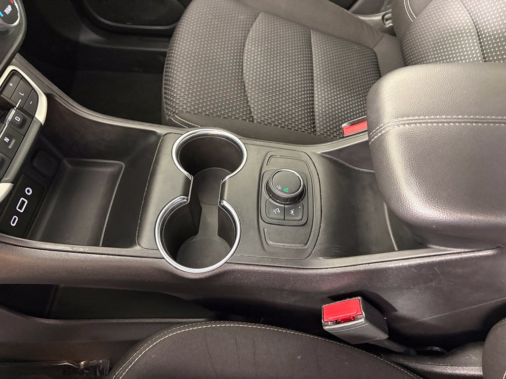 Used 2024 GMC Terrain SLE FWD image 29