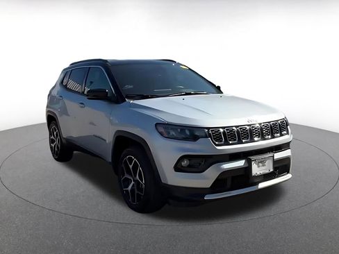 Used 2025 Jeep Compass Limited AWD/4WD image 3