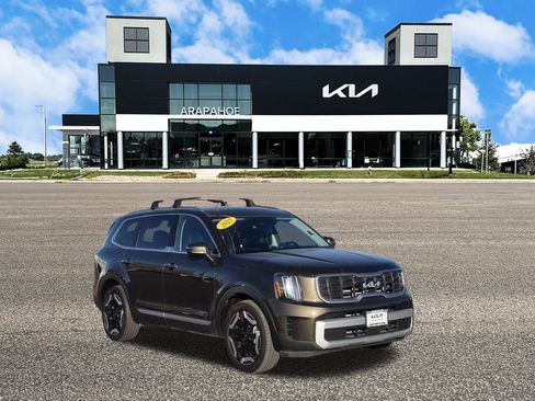 Certified 2025 Kia Telluride S image 3
