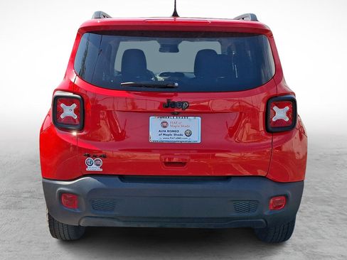 Used 2023 Jeep Renegade Latitude AWD/4WD image 4