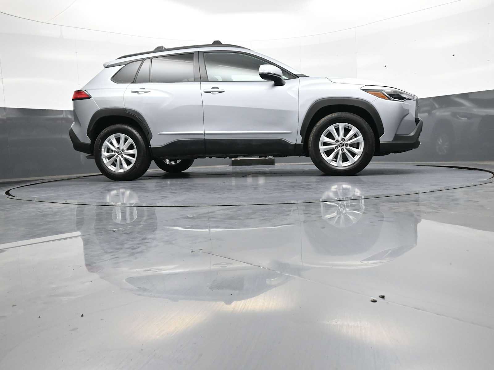 Certified 2024 Toyota Corolla Cross LE w/ Moonroof Package AWD/4WD image 27